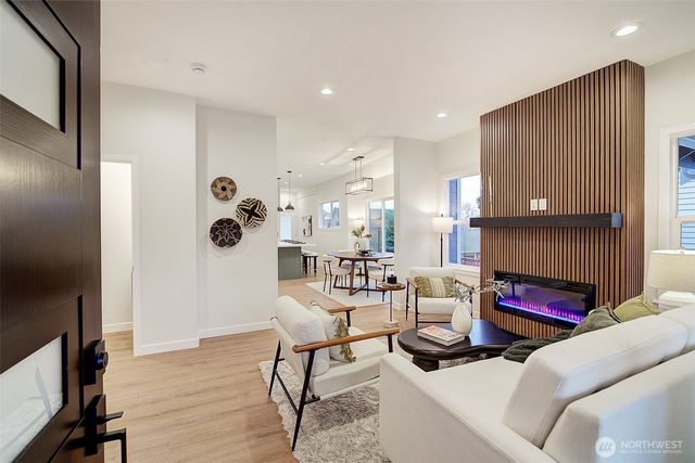 7008 Linden Avenue N, Seattle, WA 98103