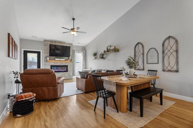 7 Prairie Trail, Monticello, IL 61856