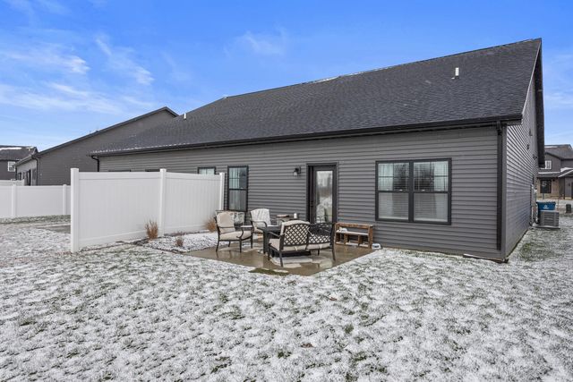 7 Prairie Trail, Monticello, IL 61856