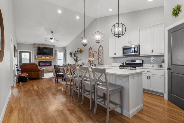 7 Prairie Trail, Monticello, IL 61856