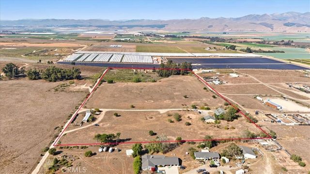 2935 E Clark, Santa Maria, CA 93455