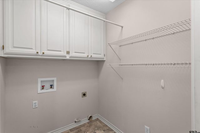 3305 Oak Village Dr., Tyler, TX 75707