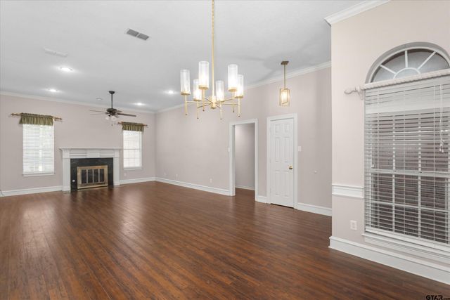 3305 Oak Village Dr., Tyler, TX 75707