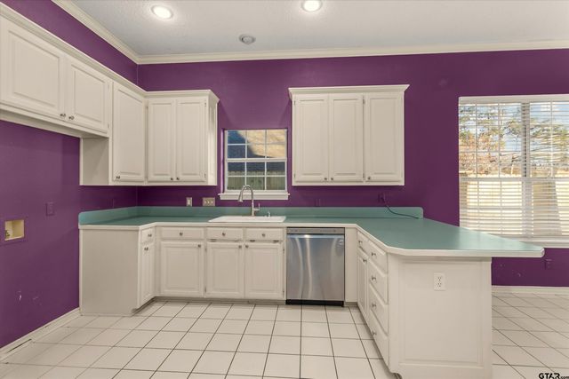 3305 Oak Village Dr., Tyler, TX 75707