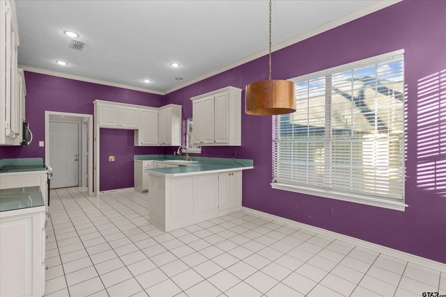 3305 Oak Village Dr., Tyler, TX 75707