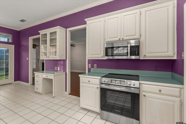 3305 Oak Village Dr., Tyler, TX 75707