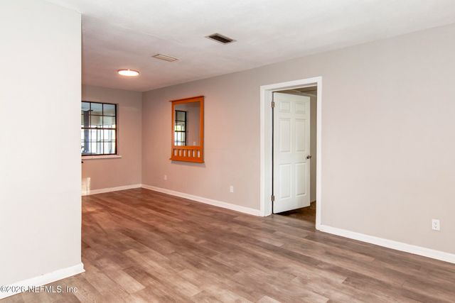 2233 LA VALLE Drive, Jacksonville, FL 32210