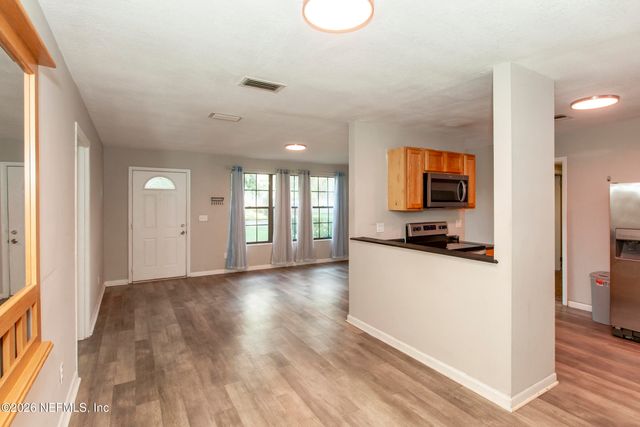2233 LA VALLE Drive, Jacksonville, FL 32210