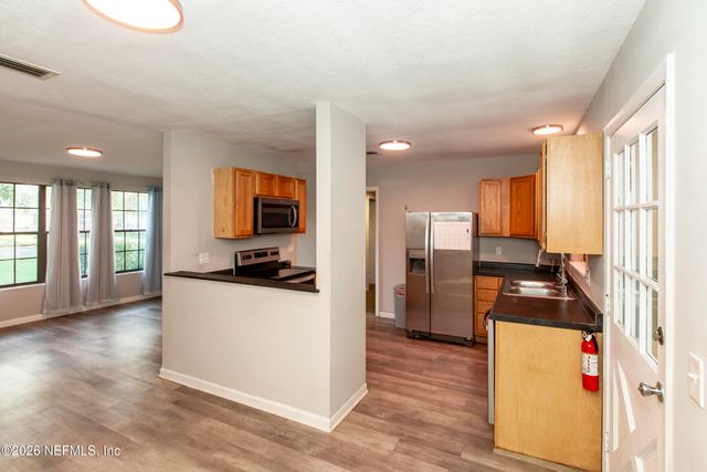 2233 LA VALLE Drive, Jacksonville, FL 32210