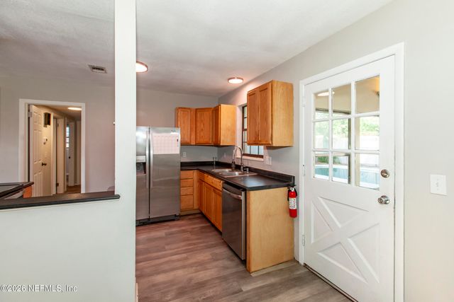 2233 LA VALLE Drive, Jacksonville, FL 32210
