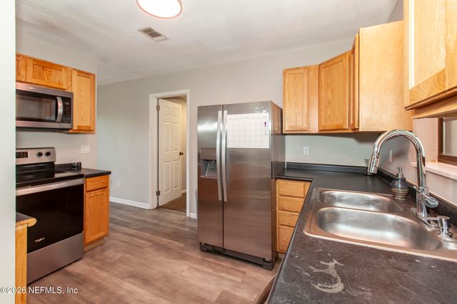 2233 LA VALLE Drive, Jacksonville, FL 32210