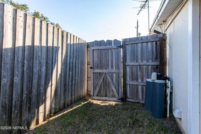 2233 LA VALLE Drive, Jacksonville, FL 32210