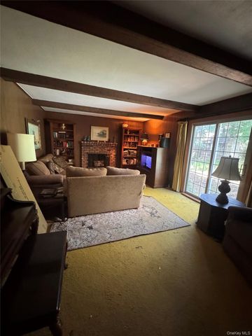 6 Bay Path Court, Huntington, NY 11743