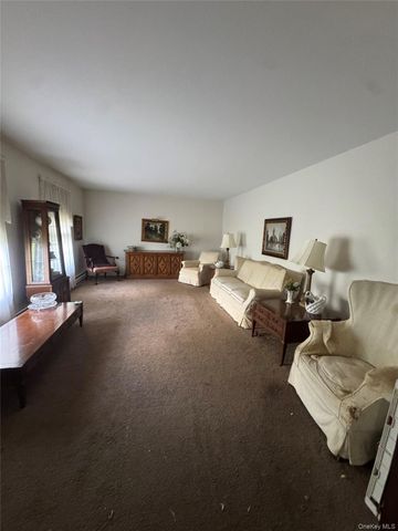 6 Bay Path Court, Huntington, NY 11743