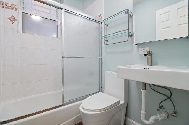 3808 W Belle Plaine Avenue G, Chicago, IL 60618