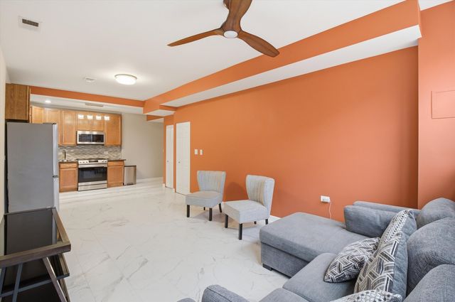 3808 W Belle Plaine Avenue G, Chicago, IL 60618