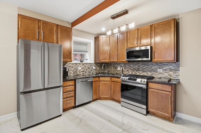 3808 W Belle Plaine Avenue G, Chicago, IL 60618