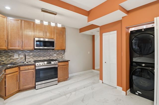 3808 W Belle Plaine Avenue G, Chicago, IL 60618