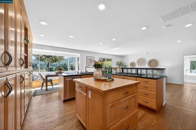 157 Fernwood Dr, Moraga, CA 94556