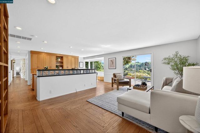 157 Fernwood Dr, Moraga, CA 94556