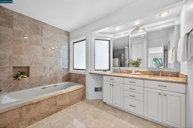 157 Fernwood Dr, Moraga, CA 94556