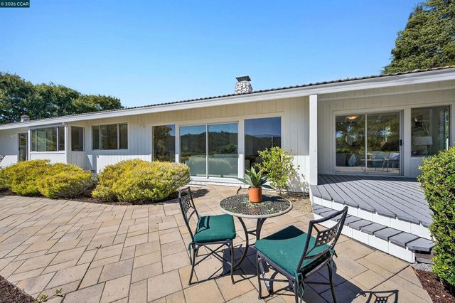 157 Fernwood Dr, Moraga, CA 94556