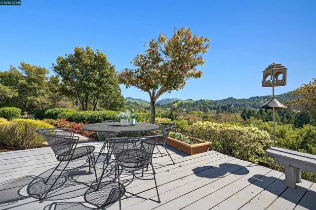 157 Fernwood Dr, Moraga, CA 94556