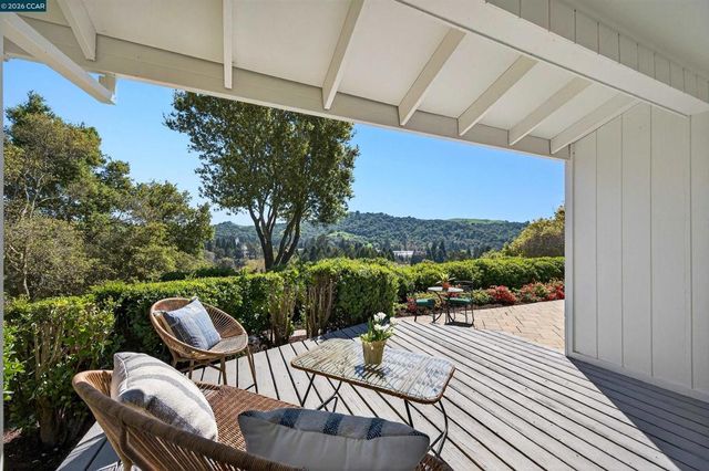 157 Fernwood Dr, Moraga, CA 94556