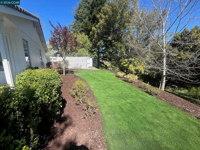 157 Fernwood Dr, Moraga, CA 94556