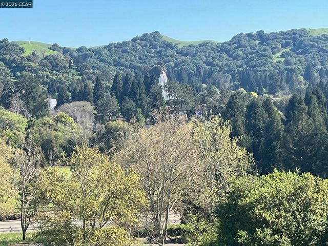157 Fernwood Dr, Moraga, CA 94556