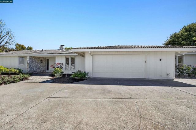 157 Fernwood Dr, Moraga, CA 94556