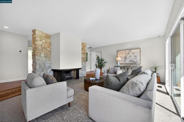 157 Fernwood Dr, Moraga, CA 94556