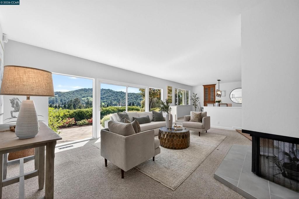 Image 10 of property listing at 157 Fernwood Dr, Moraga, CA 94556