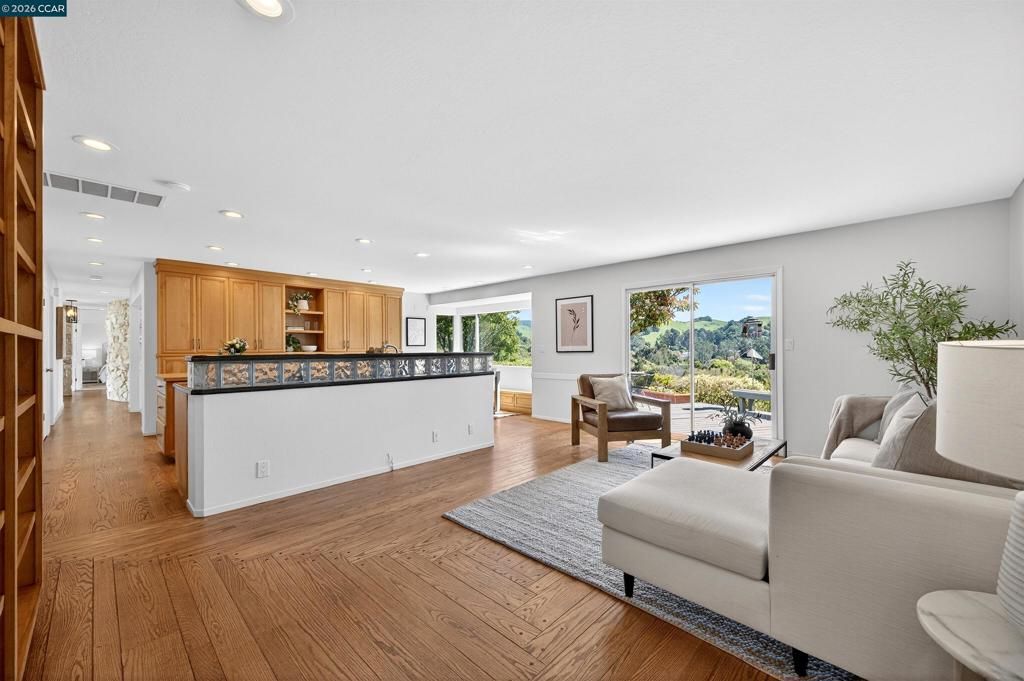 Image 17 of property listing at 157 Fernwood Dr, Moraga, CA 94556