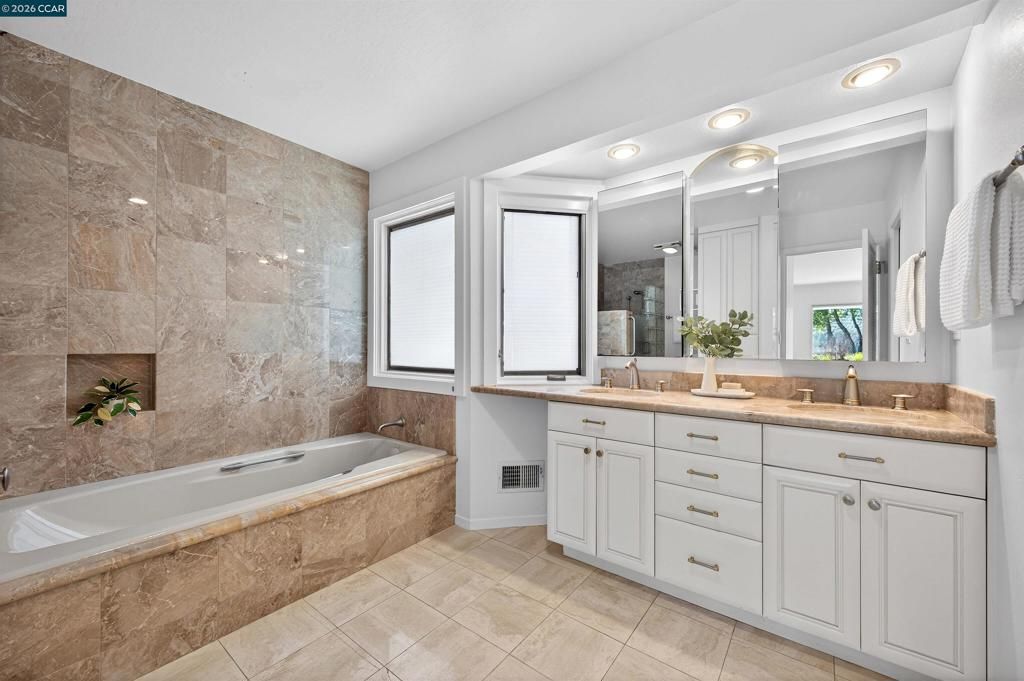 Image 26 of property listing at 157 Fernwood Dr, Moraga, CA 94556