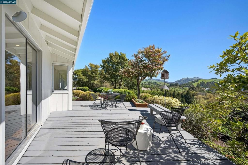 Image 35 of property listing at 157 Fernwood Dr, Moraga, CA 94556