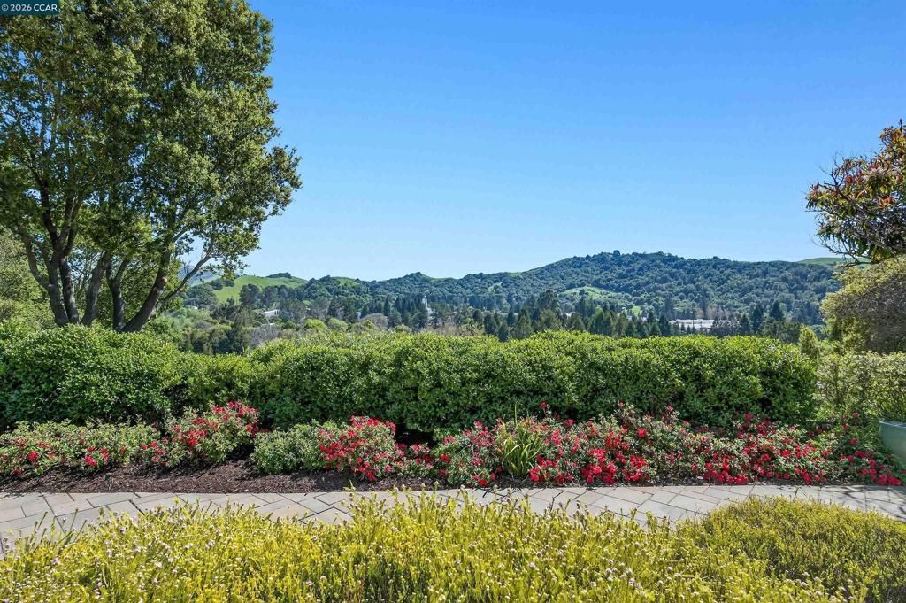 Image 37 of property listing at 157 Fernwood Dr, Moraga, CA 94556