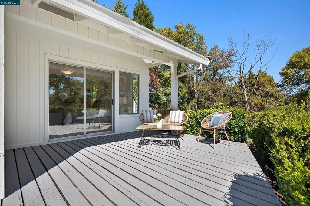 Image 39 of property listing at 157 Fernwood Dr, Moraga, CA 94556