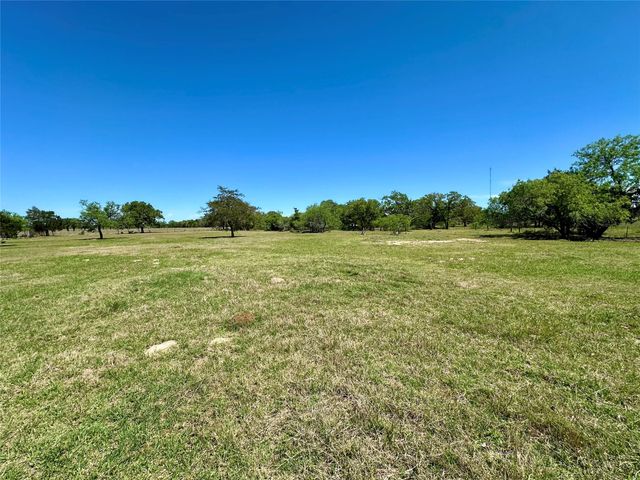924 Hwy 95 S, Smithville, TX 78957