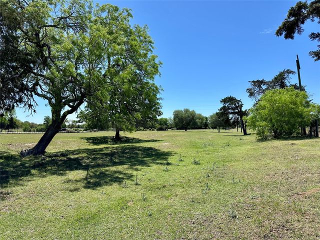 924 Hwy 95 S, Smithville, TX 78957