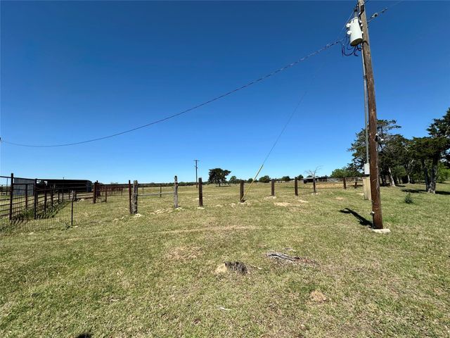 924 Hwy 95 S, Smithville, TX 78957