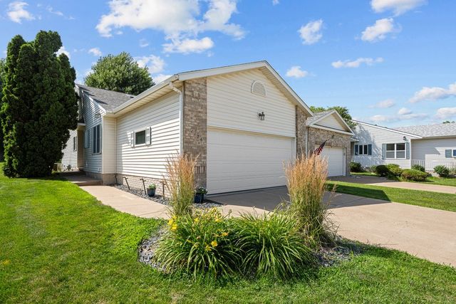 4176 Mallard Court, Bettendorf, IA 52722