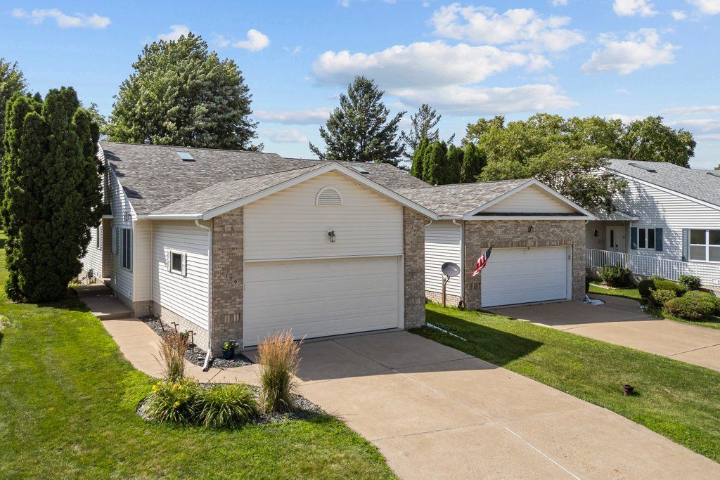 4176 Mallard Court, Bettendorf, IA 52722
