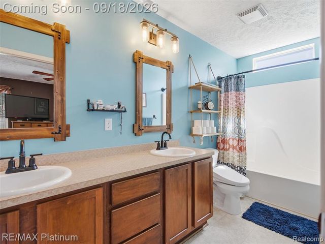 365 Saddlevalley Court, Linden, MI 48451