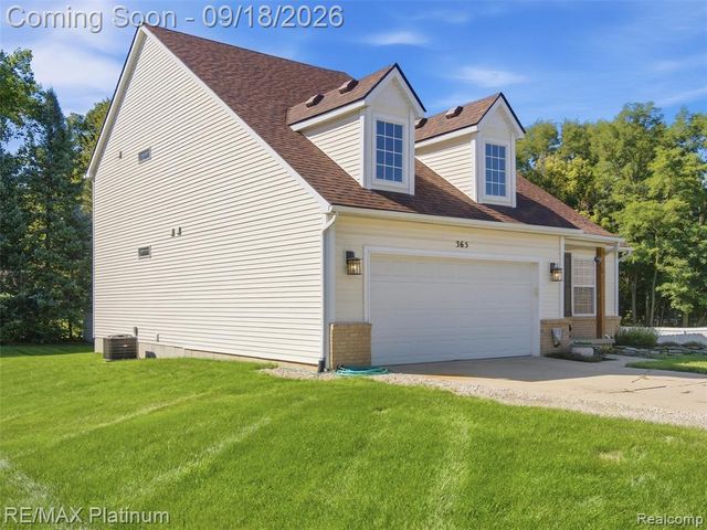 365 Saddlevalley Court, Linden, MI 48451