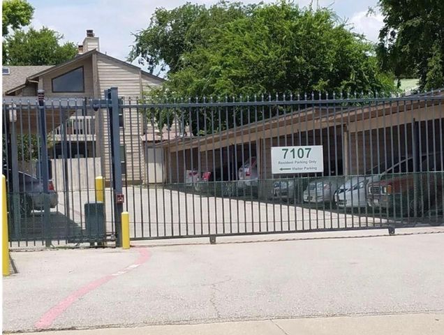 7107 Holly Hill Drive 12, Dallas, TX 75231