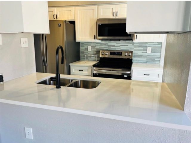 7107 Holly Hill Drive 12, Dallas, TX 75231