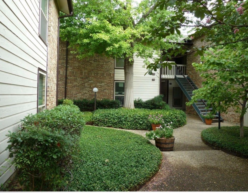 7107 Holly Hill Drive 12, Dallas, TX 75231