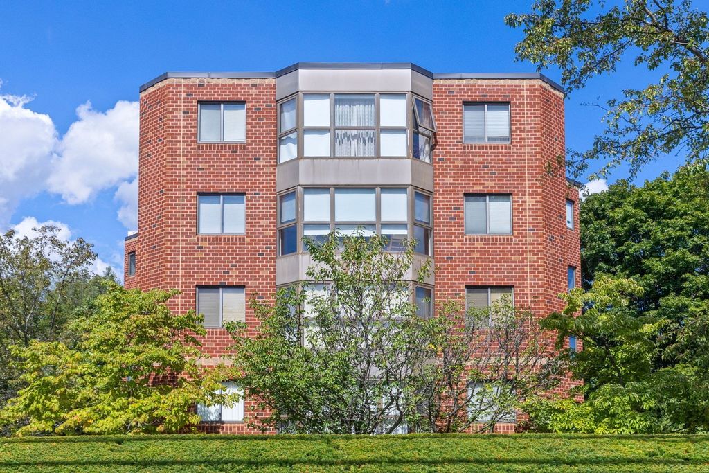 975 Massachusetts Avenue 108, Arlington, MA 02476