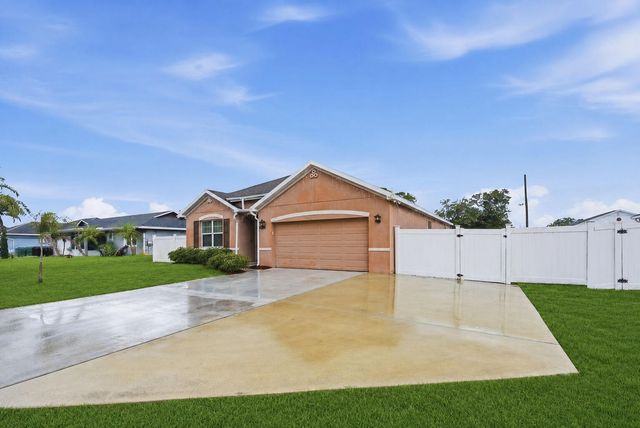428 SE Fairchild Avenue, Port St. Lucie, Port St Lucie, FL 34984